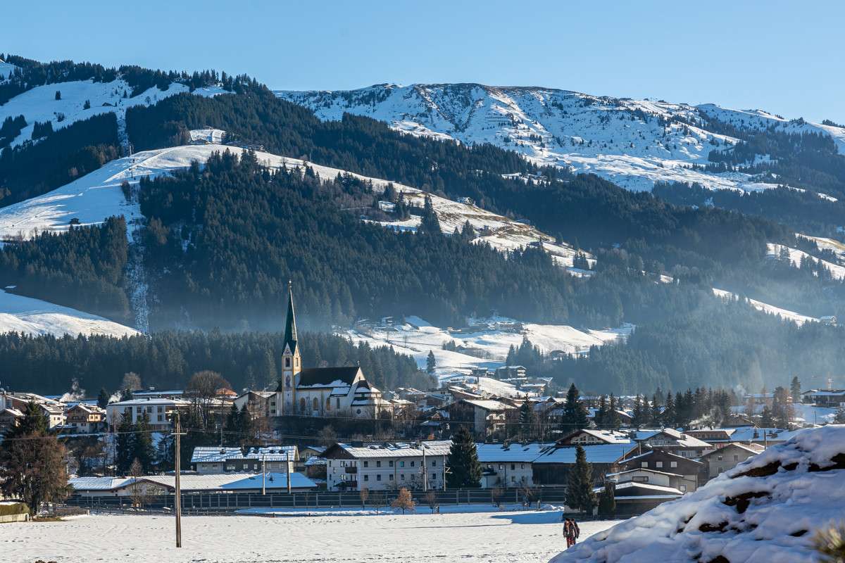 EXKLUSIVE ERDGESCHOSSWOHNUNG
IN TRAUMHAFTER SONNENLAGE