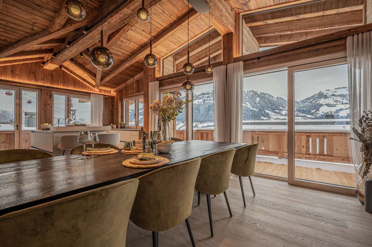 CHALET ASTEN: LUXURIÖSES CHALET AM LEGENDÄREN HAHNENKAMM IN KITZBÜHEL