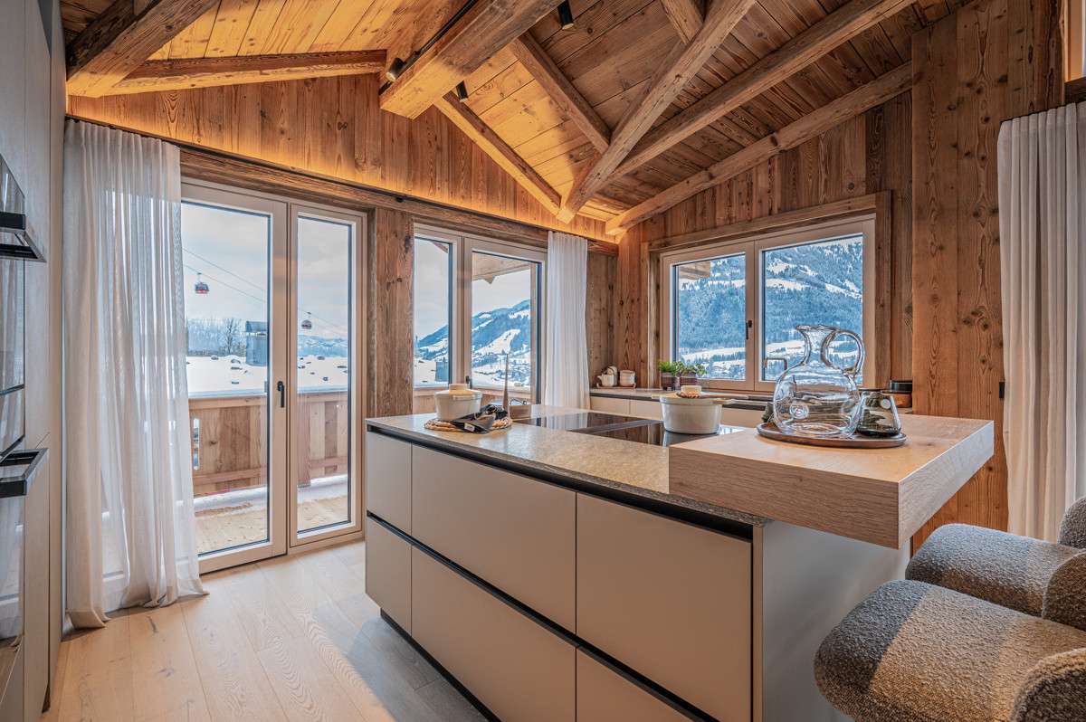 CHALET ASTEN: LUXURIÖSES CHALET AM LEGENDÄREN HAHNENKAMM IN KITZBÜHEL