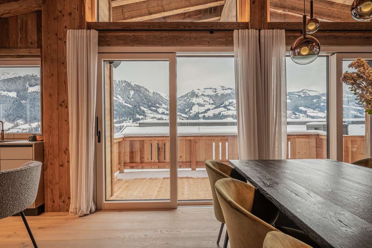 CHALET ASTEN: LUXURIÖSES CHALET AM LEGENDÄREN HAHNENKAMM IN KITZBÜHEL
