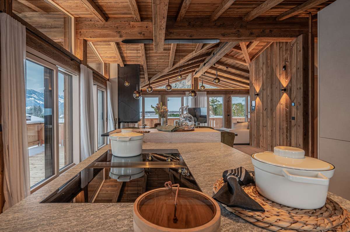 CHALET ASTEN: LUXURIÖSES CHALET AM LEGENDÄREN HAHNENKAMM IN KITZBÜHEL