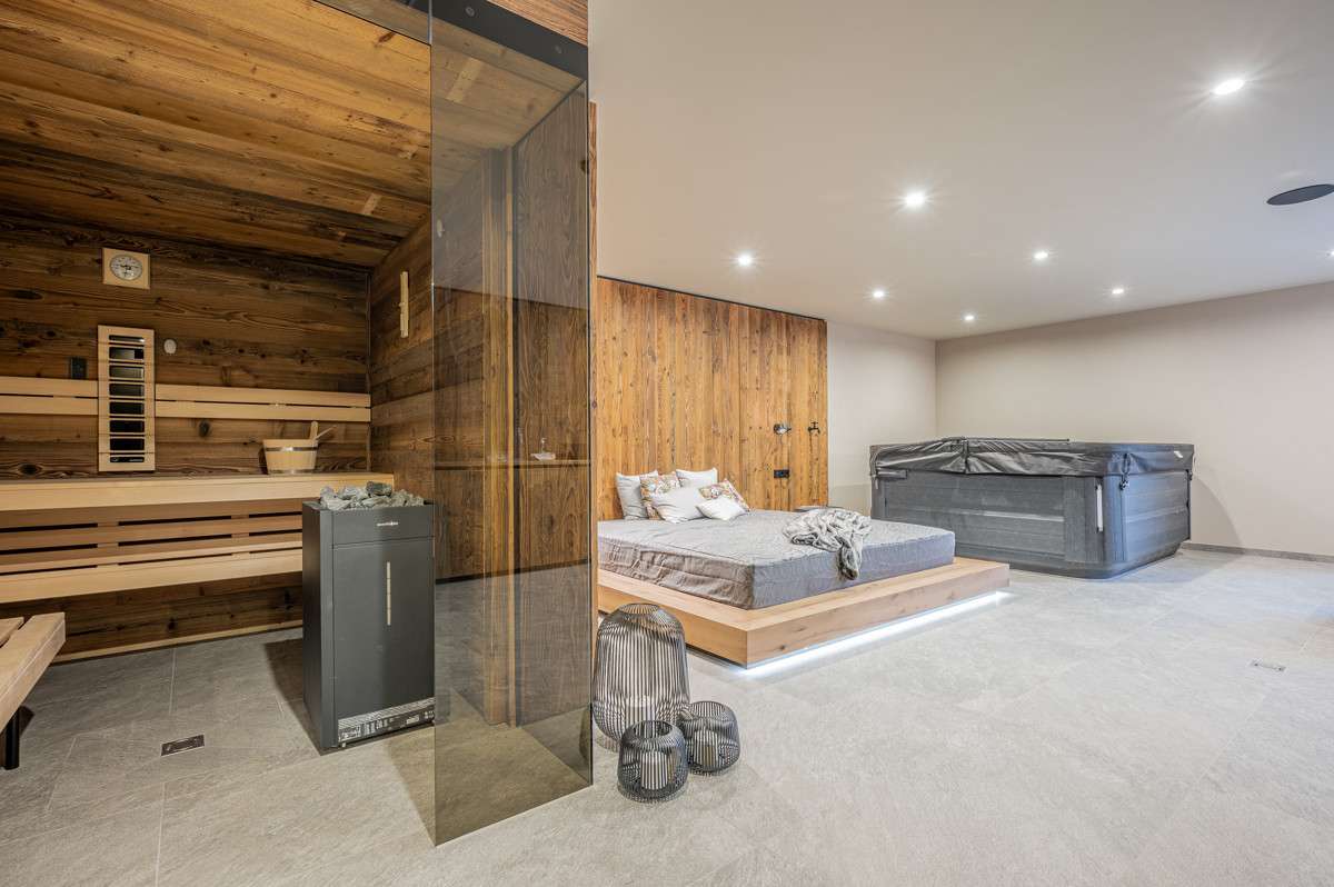 CHALET ASTEN: LUXURIÖSES CHALET AM LEGENDÄREN HAHNENKAMM IN KITZBÜHEL