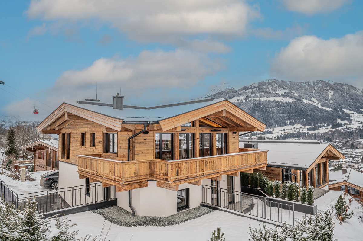CHALET ASTEN: LUXURIÖSES CHALET AM LEGENDÄREN HAHNENKAMM IN KITZBÜHEL