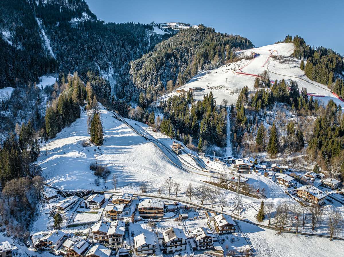 CHALET ASTEN: LUXURIÖSES CHALET AM LEGENDÄREN HAHNENKAMM IN KITZBÜHEL
