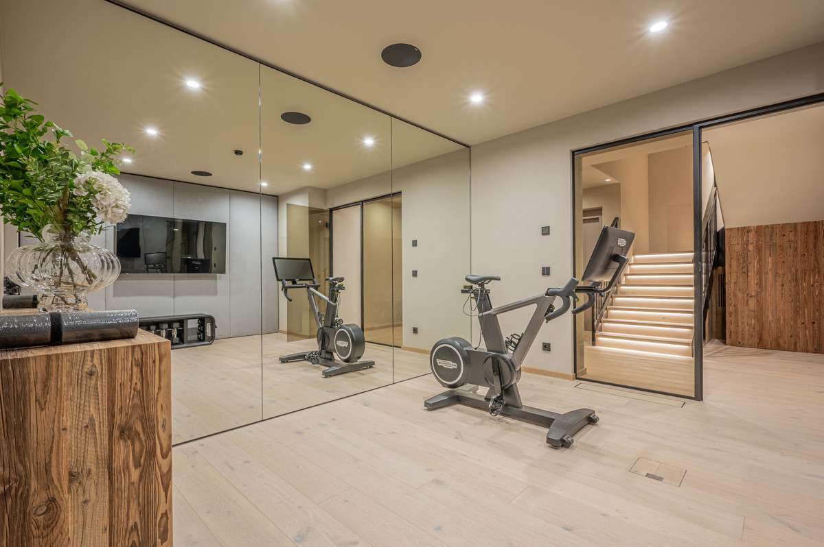 CHALET ASTEN: LUXURIÖSES CHALET AM LEGENDÄREN HAHNENKAMM IN KITZBÜHEL