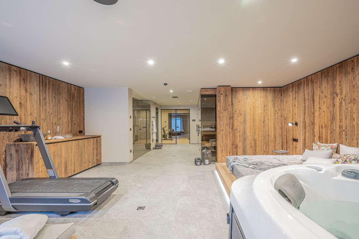 CHALET ASTEN: LUXURIÖSES CHALET AM LEGENDÄREN HAHNENKAMM IN KITZBÜHEL