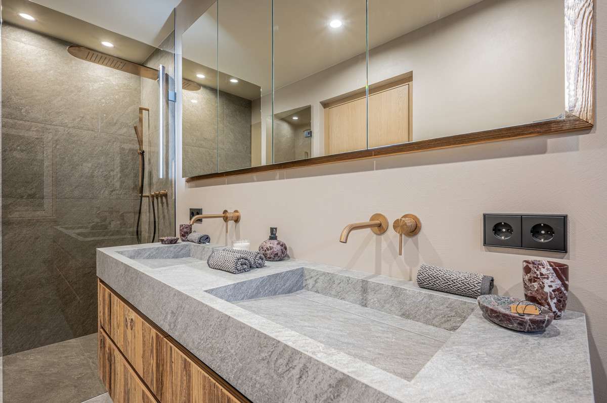CHALET ASTEN: LUXURIÖSES CHALET AM LEGENDÄREN HAHNENKAMM IN KITZBÜHEL