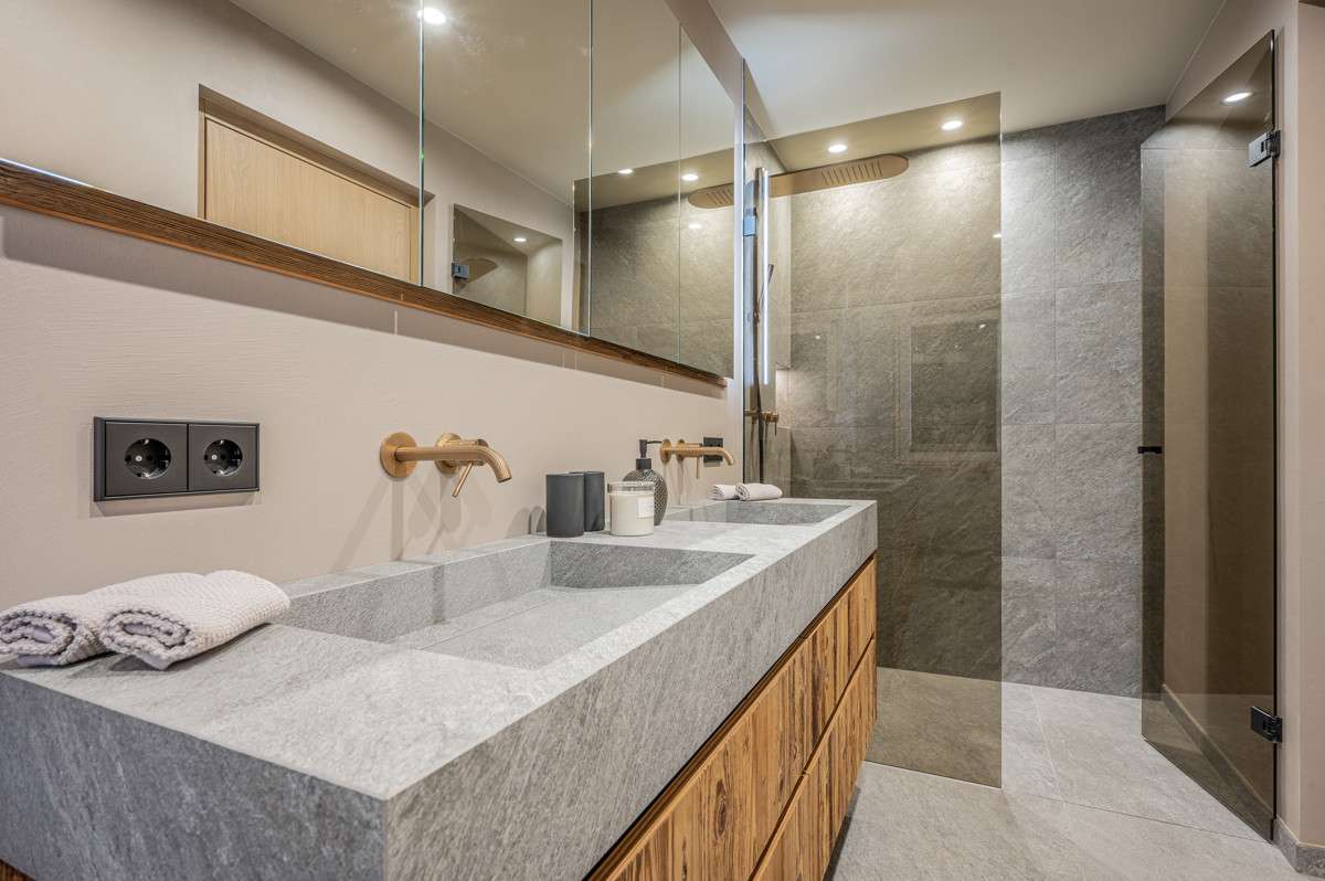 CHALET ASTEN: LUXURIÖSES CHALET AM LEGENDÄREN HAHNENKAMM IN KITZBÜHEL