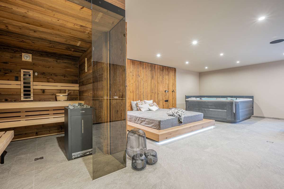 CHALET ASTEN: LUXURIÖSES CHALET AM LEGENDÄREN HAHNENKAMM IN KITZBÜHEL