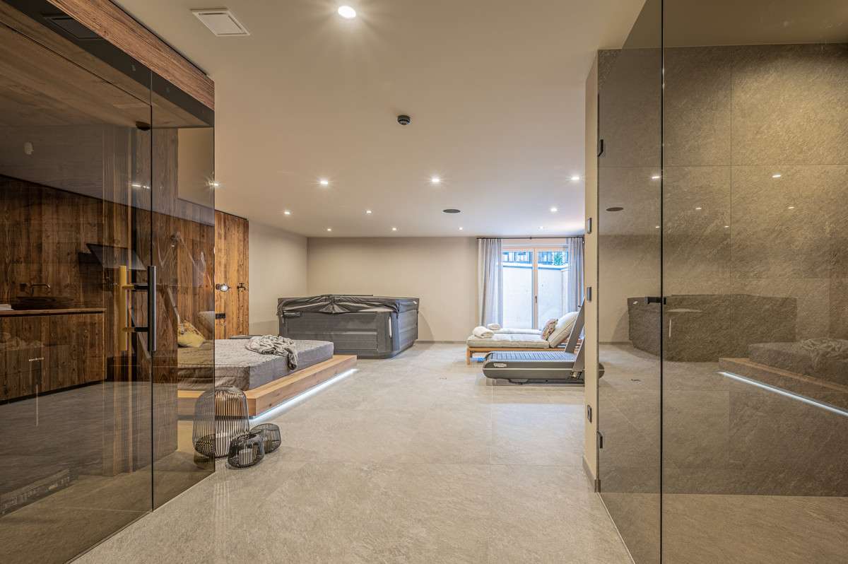 CHALET ASTEN: LUXURIÖSES CHALET AM LEGENDÄREN HAHNENKAMM IN KITZBÜHEL