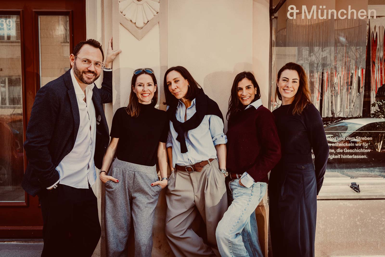 Finest Property by Marcus Egger - Das Team vor dem Büro in München